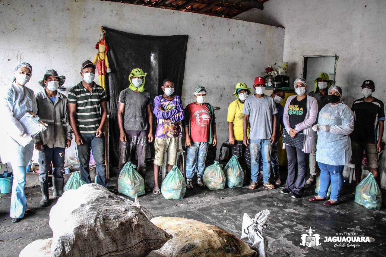 Entrega de Cestas Básicas no Recicla 