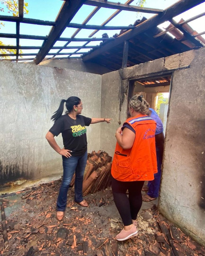 A Secretaria de Desenvolvimento Social, Sra. Geisa Martinelli, juntamente com a representante da Defesa…