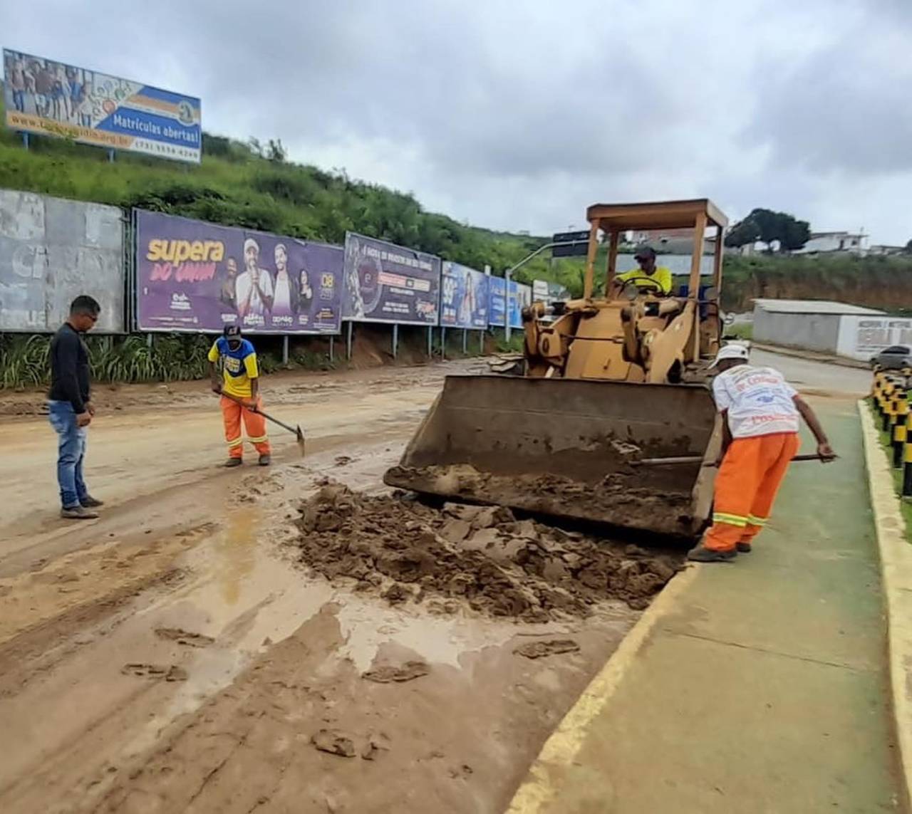 Equipe de Limpeza Pública continua realizando de forma ativa as intervenções necessárias…