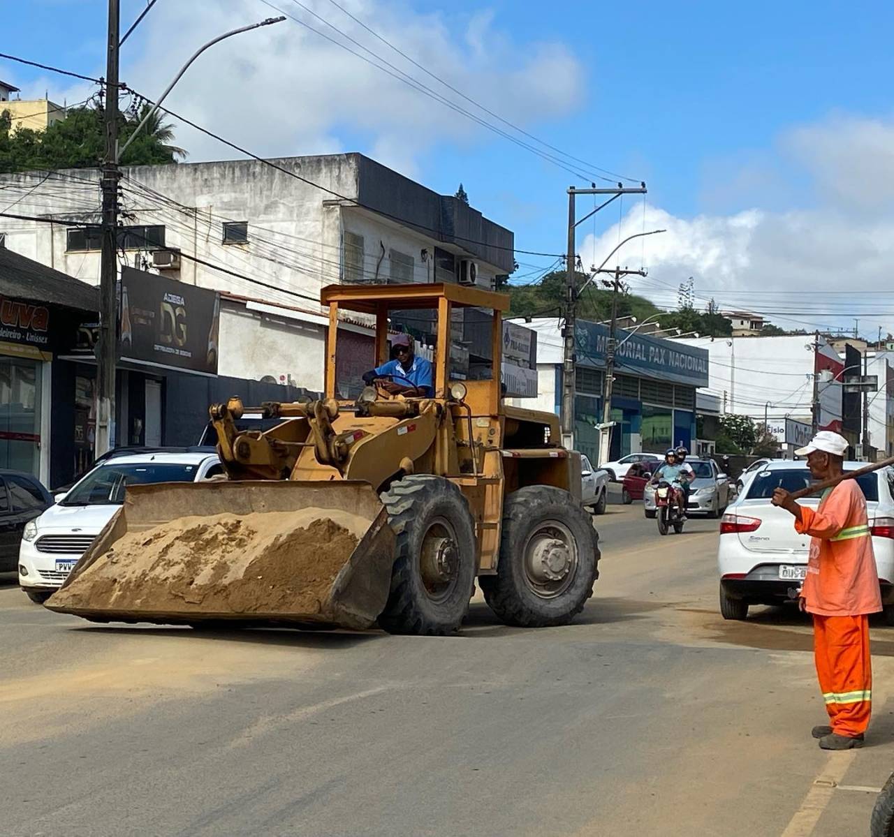 Equipe de Limpeza continua na ativa. A limpeza do centro da cidade e dos bairros é uma constante….