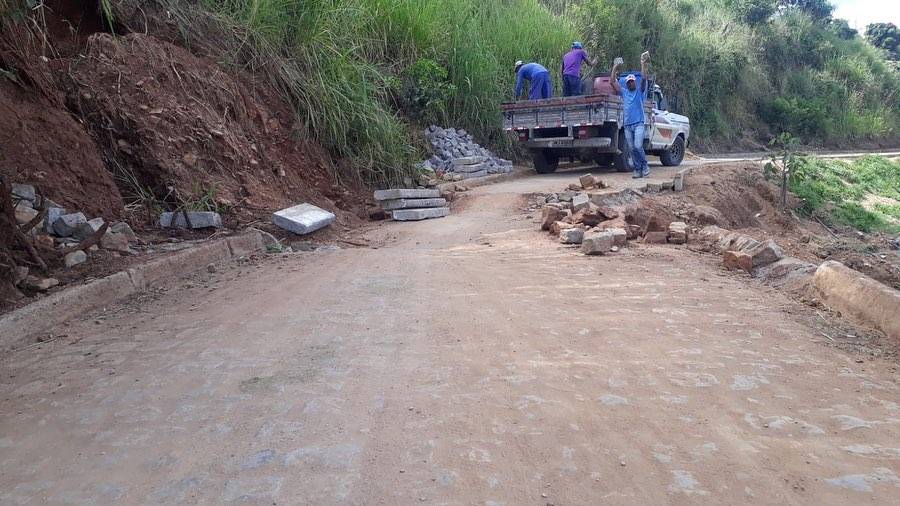 Recuperação de via que dá acesso a ladeira de Guida ligando os bairros Lagoa e Malvinas….