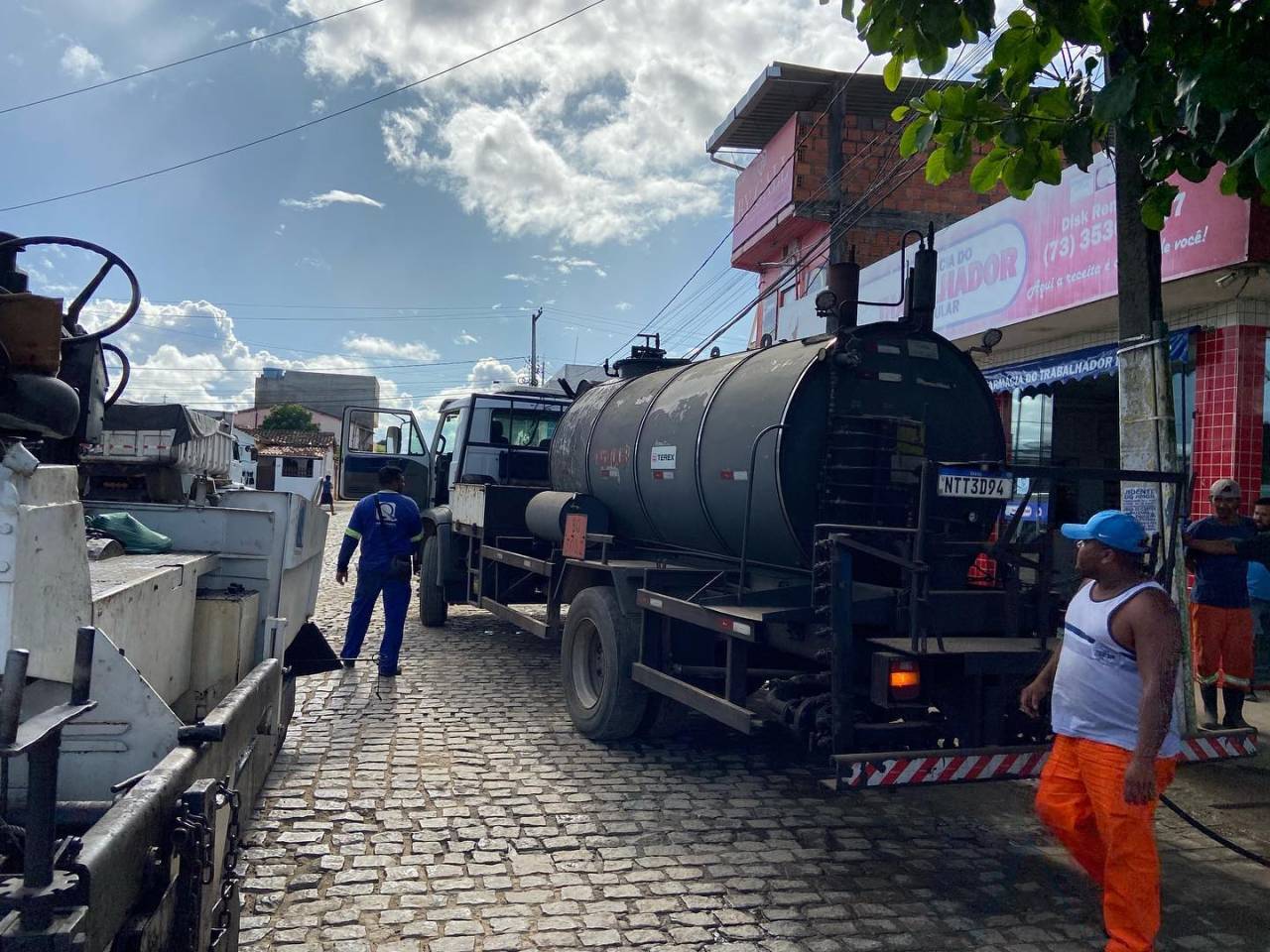 Iniciamos a pavimentação asfáltica da Avenida Otaviano da Hora no Entroncamento…