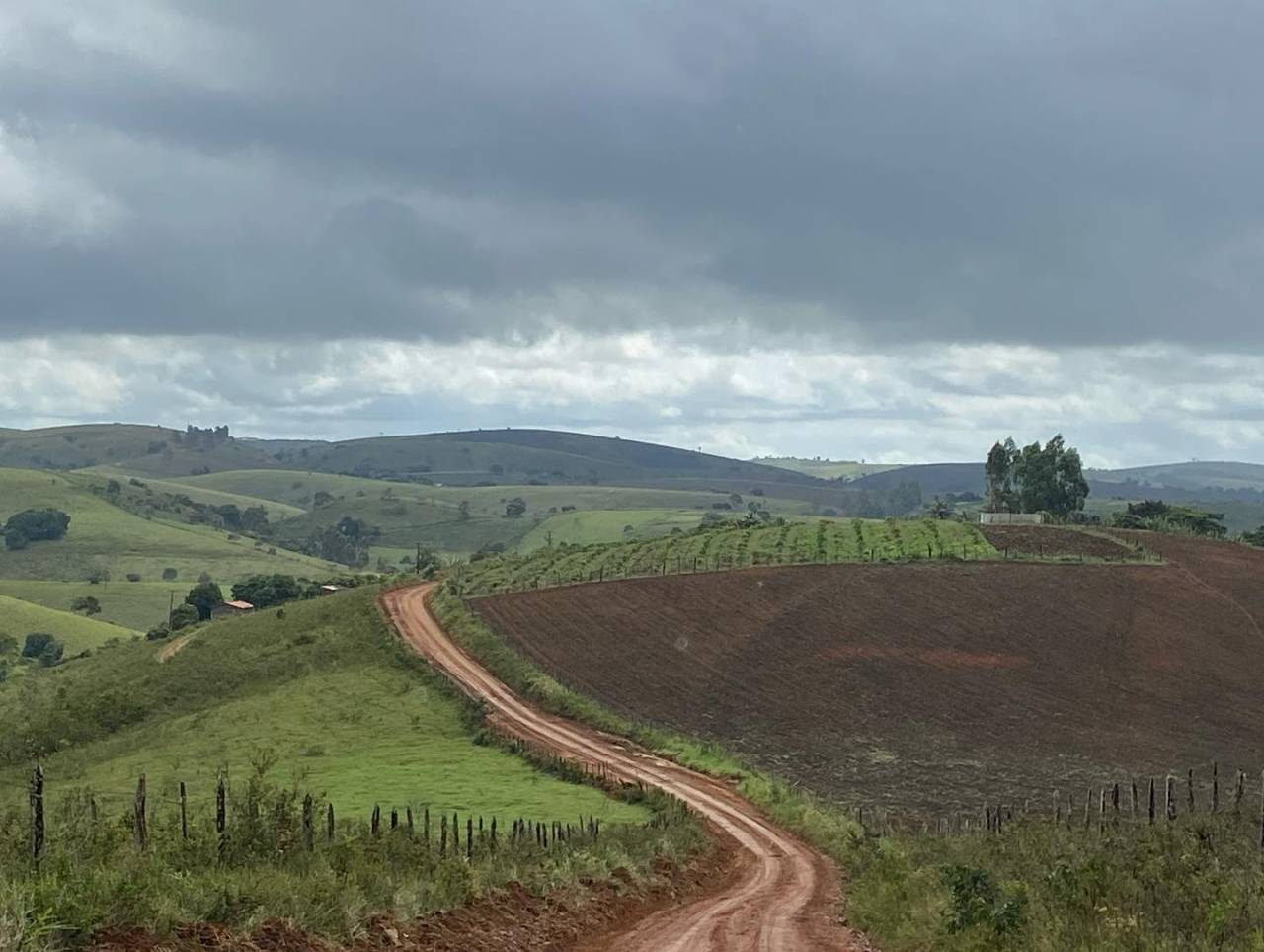 Secretários de Agricultura e Infraestrutura, Eliomar Lima e Matheus Oliveira, estiveram na zona…