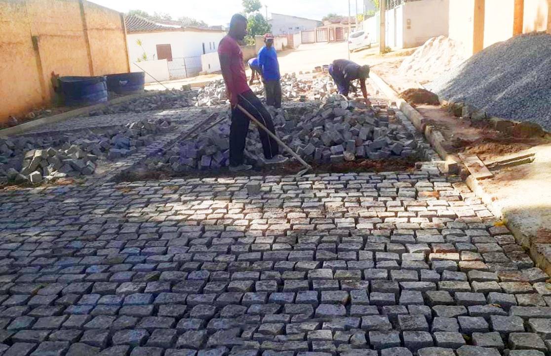 A pavimentação em paralelepípedo das ruas do entorno do Estádio Meandro…