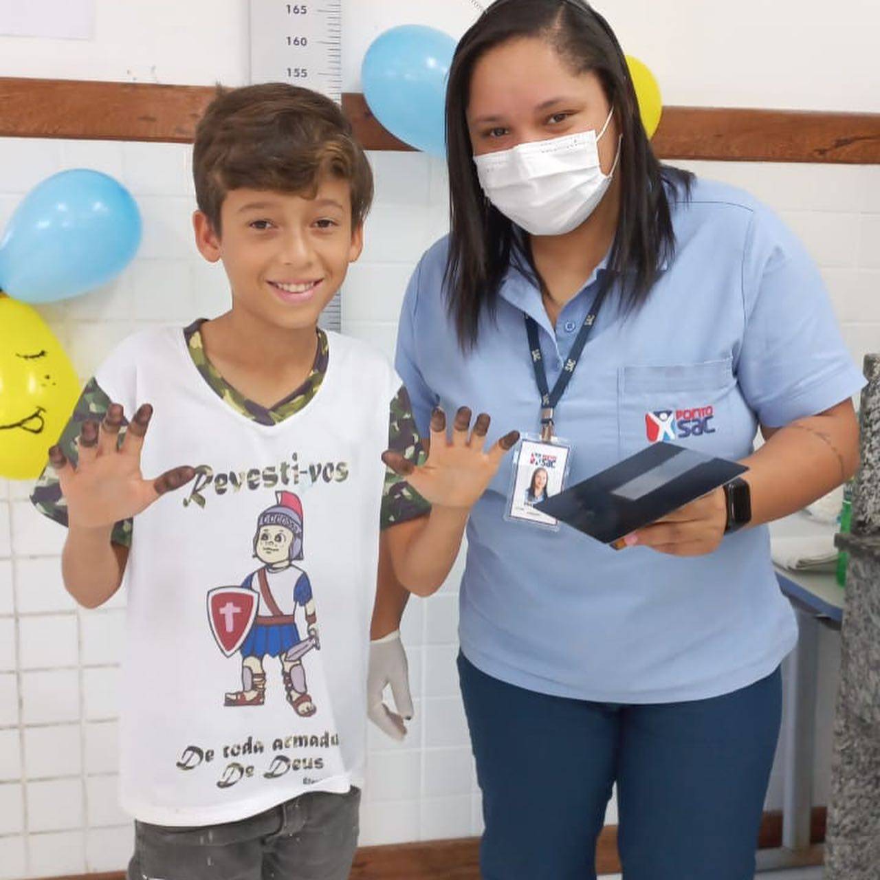 A alegria de fazer a documentação do primeiro RG foi registrada pela equipe do SAC durante…