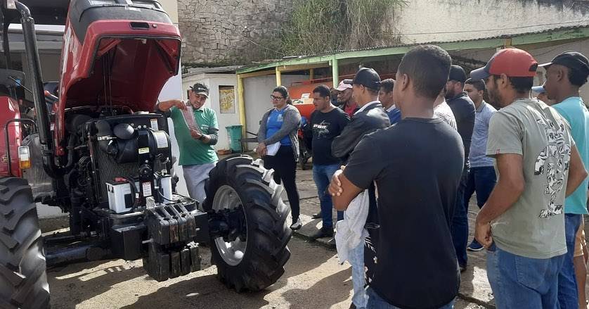 A secretaria de Agricultura já deu início às aulas do Curso de Tratorista. Da…