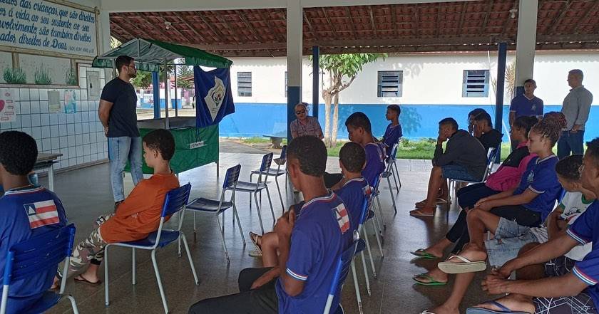 Equipe da Secretaria de Agricultura e Meio Ambiente esteve com as turmas da Escola Rural Taylor Egídio…