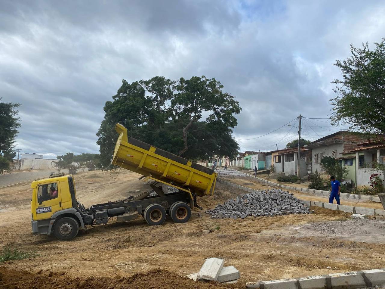 O trabalho não para! Moradores das ruas do entorno do Cemitério no Bairro Palmeira estão…