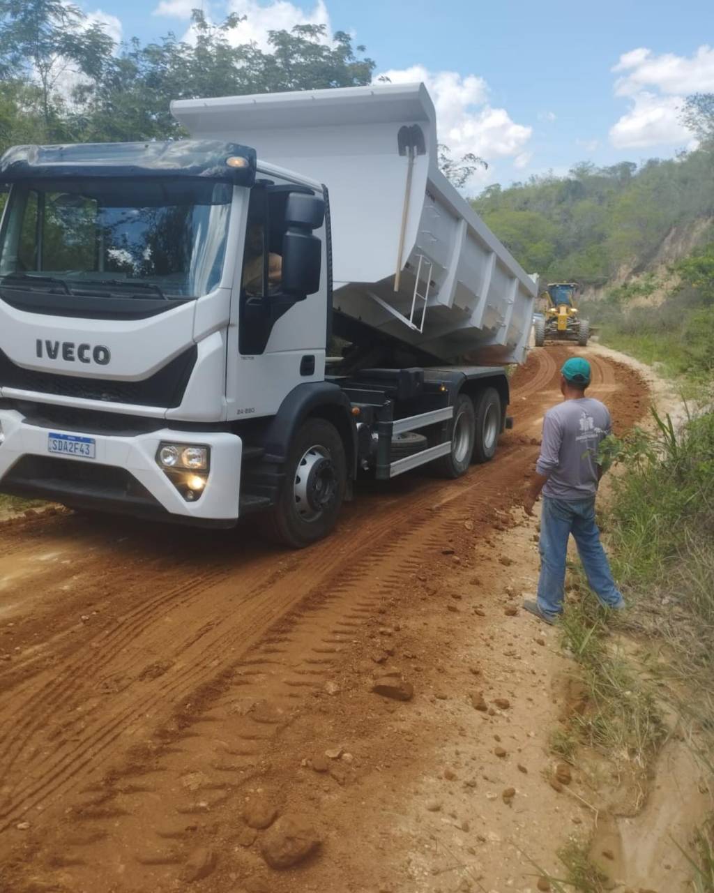 A equipe de Estradas e Rodagens já deu início as frentes de trabalho para a recuperação…